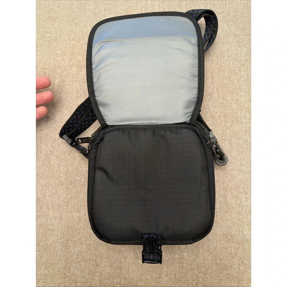 Samsonite Small Black Padded Camera Bag Case Strap & Several Compartments